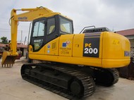    KOMATSU PC200